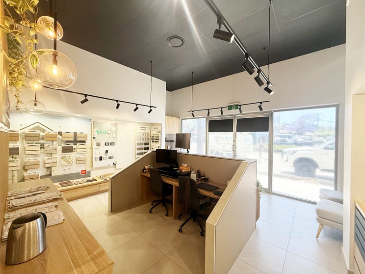 Click to view all images 202&203/2994-2996 Logan Road Underwood QLD 4119 - Image 2