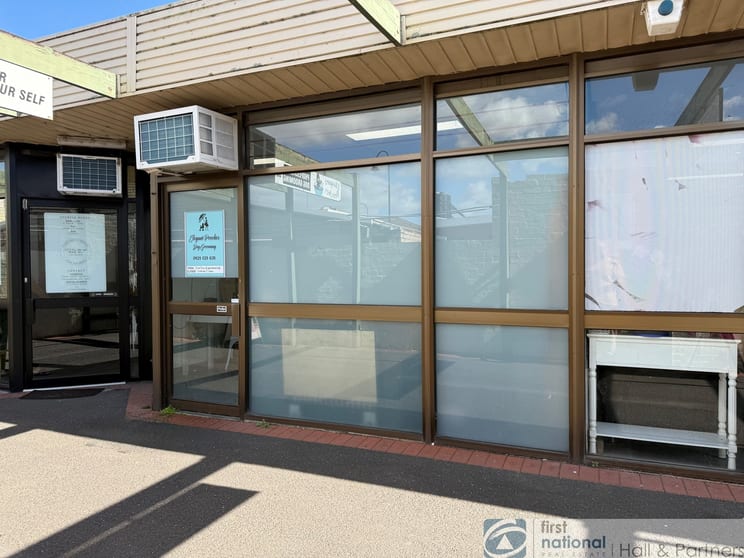 Click to view all images 4/160-162 Main Street Pakenham VIC 3810 - Image 3