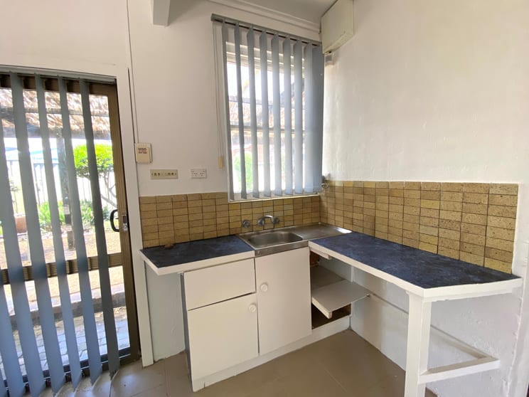 Click to view all images 4/154 Broadarrow Road Riverwood NSW 2210 - Image 3