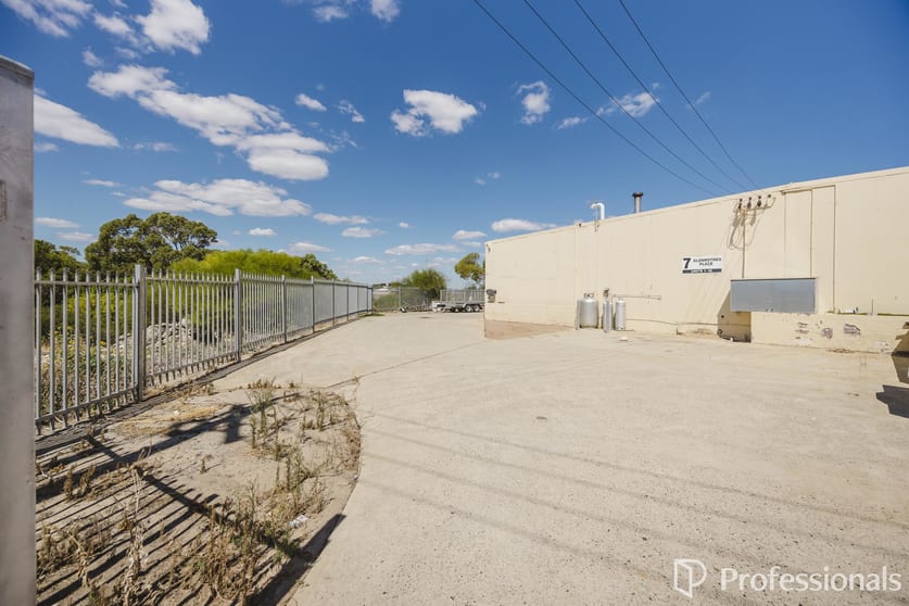 Click to view all images 9/7 Glenrothes Crescent Yanchep WA 6035 - Image 2