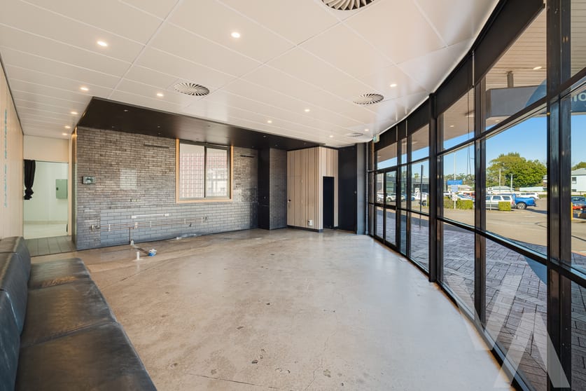 Click to view all images 8/1a Ken Tubman Drive Maitland NSW 2320 - Image 2