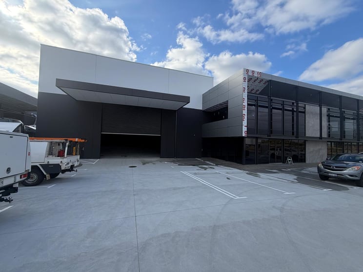 Click to view all images 2/21 Zeta Road Wattleup WA 6166 - Image 2