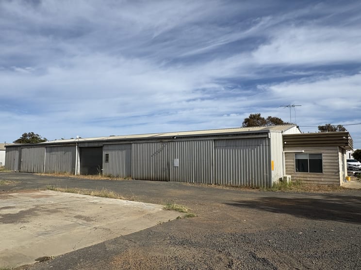 Click to view all images 4 Wright Street Busselton WA 6280 - Image 3