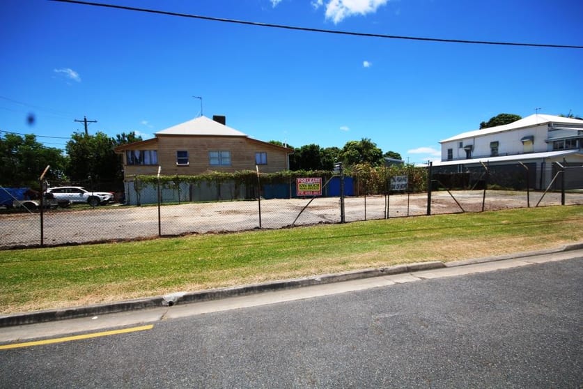 Click to view all images 273 DENISON STREET Rockhampton City QLD 4700 - Image 2