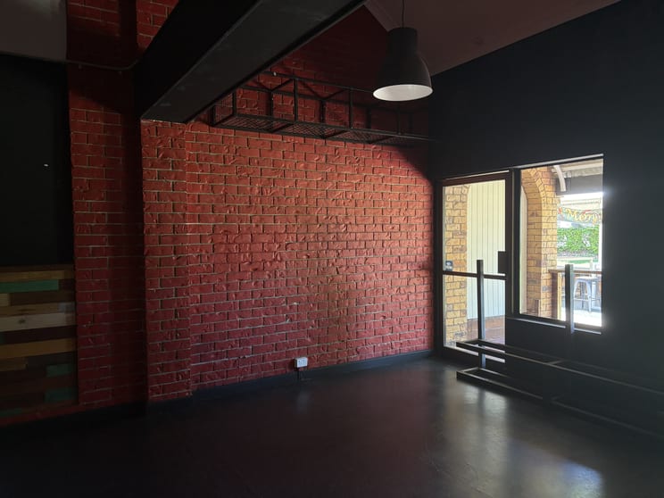 Click to view all images 8 & 9/18 Middle Street Cleveland QLD 4163 - Image 1