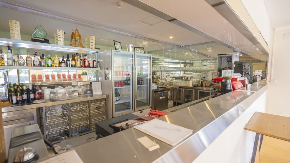 Click to view all images 324 Wantirna Road Wantirna VIC 3152 - Image 3
