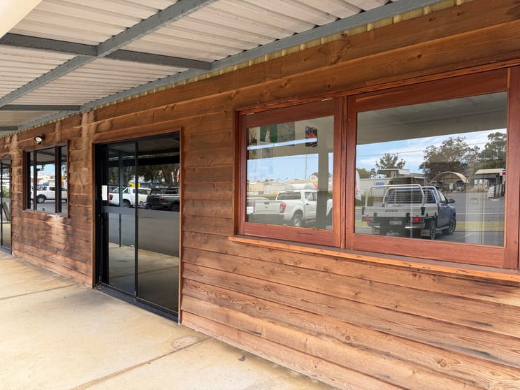 Click to view all images 1/77-81 Strelly Street Busselton WA 6280 - Image 3
