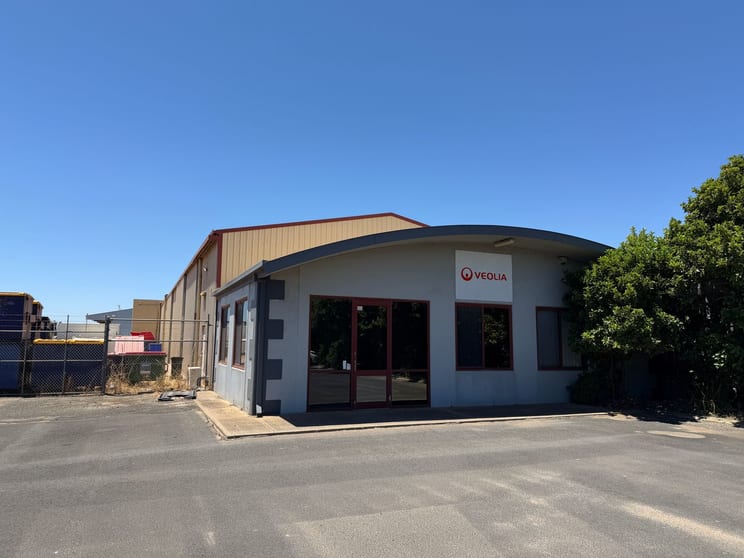 Click to view all images 13B Cook Street Busselton WA 6280 - Image 2