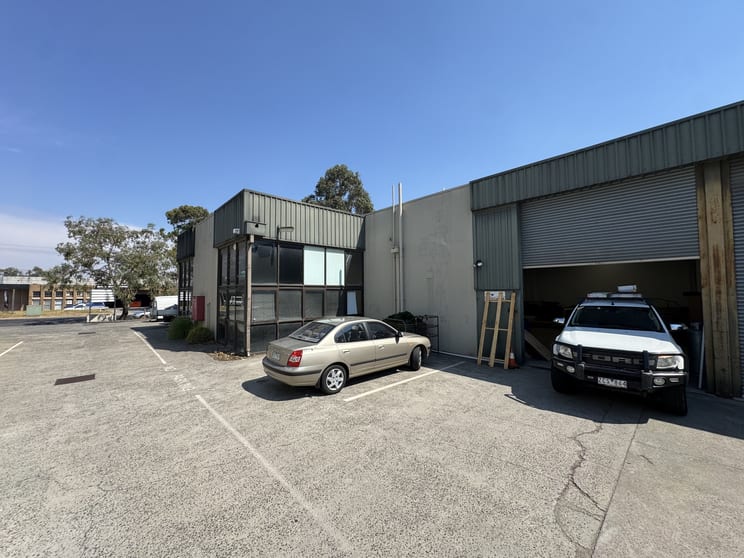 Click to view all images 2/18-20 Gatwick Road Bayswater North VIC 3153 - Image 1