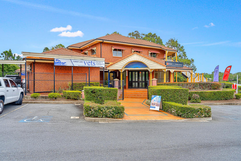 Click to view all images 3 The Esplanade Forest Lake QLD 4078 - Image 1