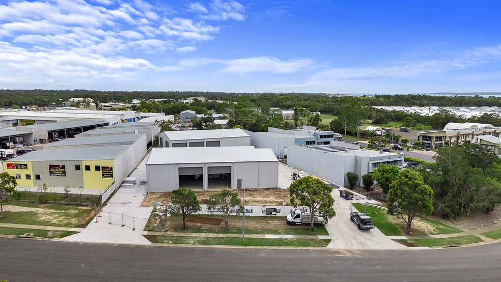 Click to view all images 44 Southern Cross Circuit Urangan QLD 4655 - Image 1