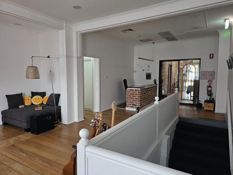 Click to view all images 1st Fl, 3/ 126 Darby Street Cooks Hill NSW 2300 - Image 2