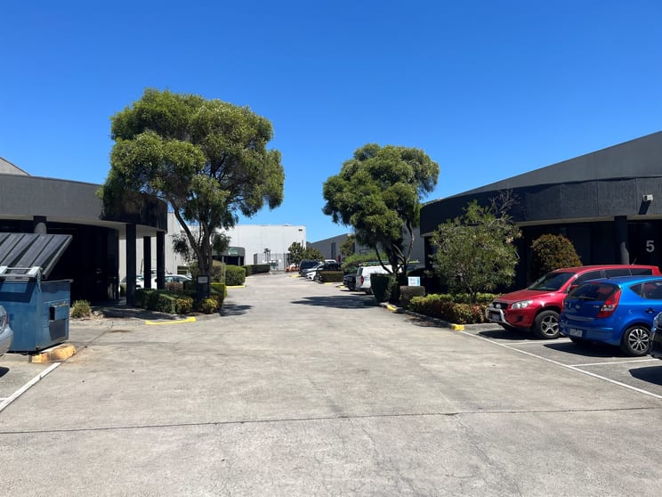 Click to view all images 8/24 LONGSTAFF ROAD Bayswater VIC 3153 - Image 3