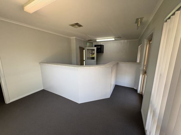 Click to view all images 2/48 Conrad Place Lavington NSW 2641 - Image 2