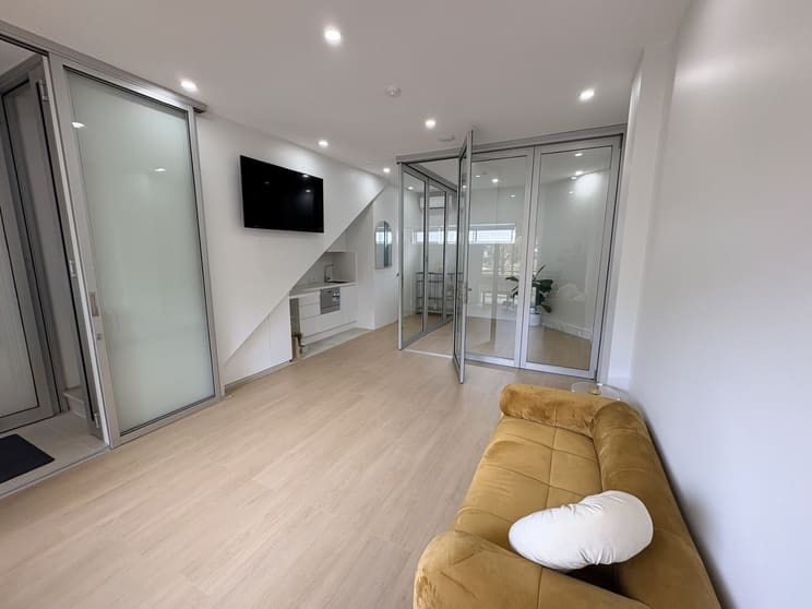 Click to view all images Suite 2/19-21 Central Road Miranda NSW 2228 - Image 1