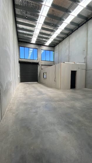 Click to view all images 12/209 Hyde Street Seddon VIC 3011 - Image 3