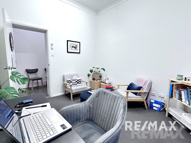 Click to view all images Suite 3/152 Fitzmaurice Street Wagga Wagga NSW 2650 - Image 3