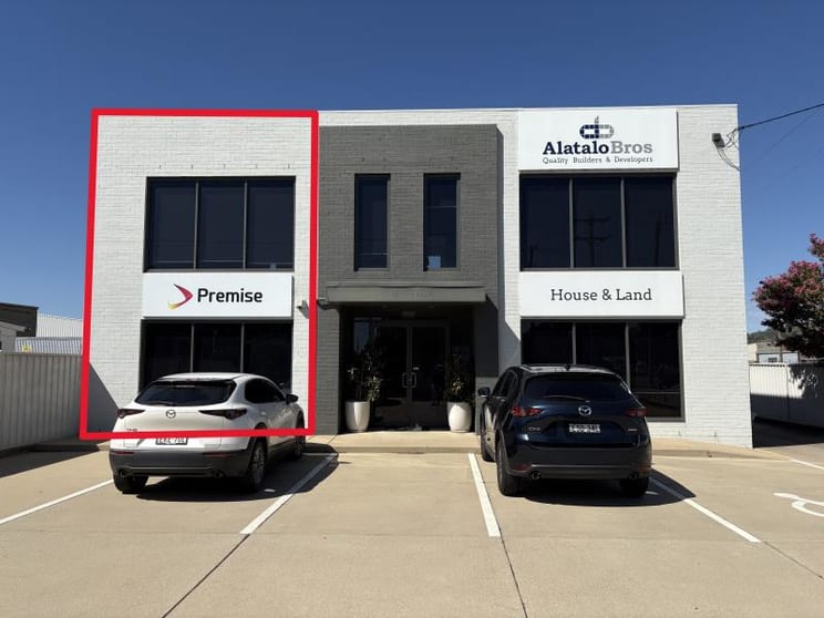 Click to view all images Unit 1/64 Hammond Avenue East Wagga Wagga NSW 2650 - Image 1