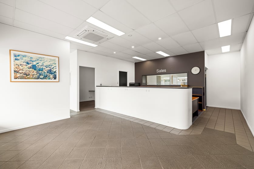 Click to view all images 1/181 Bay Terrace Wynnum QLD 4178 - Image 2