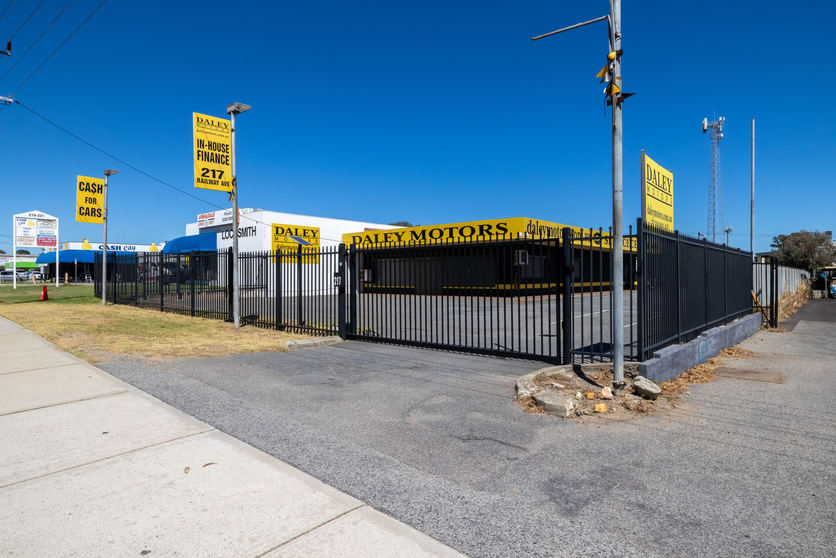 Click to view all images 217 Railway Avenue Kelmscott WA 6111 - Image 2
