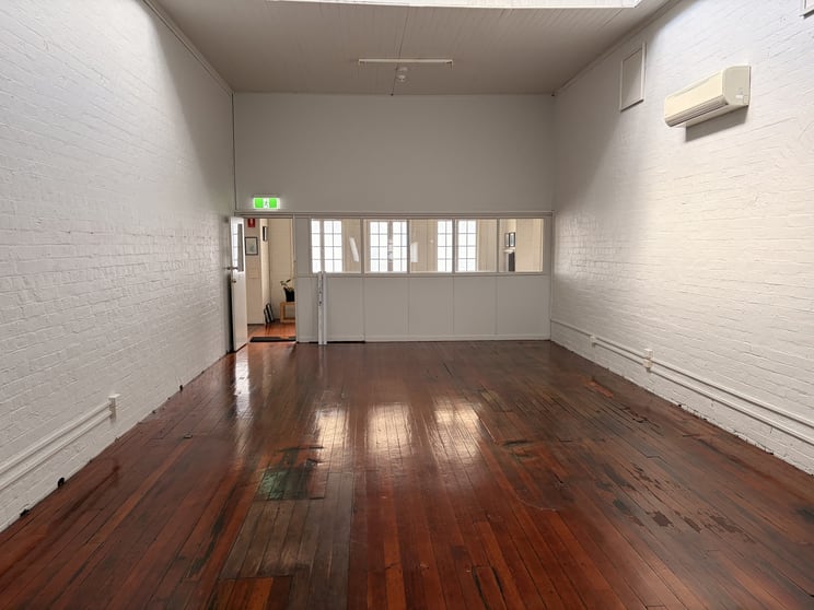 Click to view all images 33 Logan Road Woolloongabba QLD 4102 - Image 2