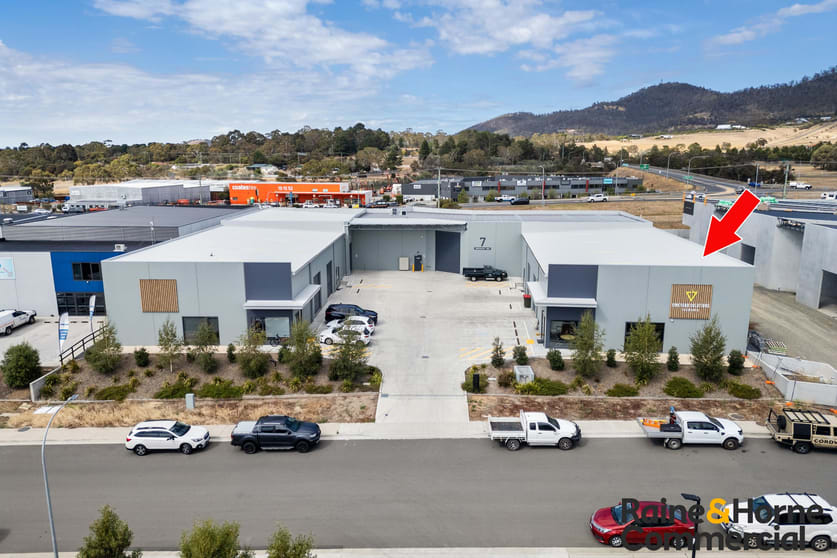 Click to view all images Unit 1/7 Abernant Way Cambridge TAS 7170 - Image 2