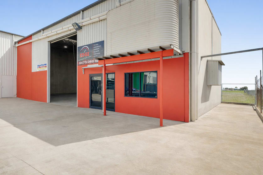 Click to view all images 1/6-8 Production Court Wilsonton QLD 4350 - Image 2