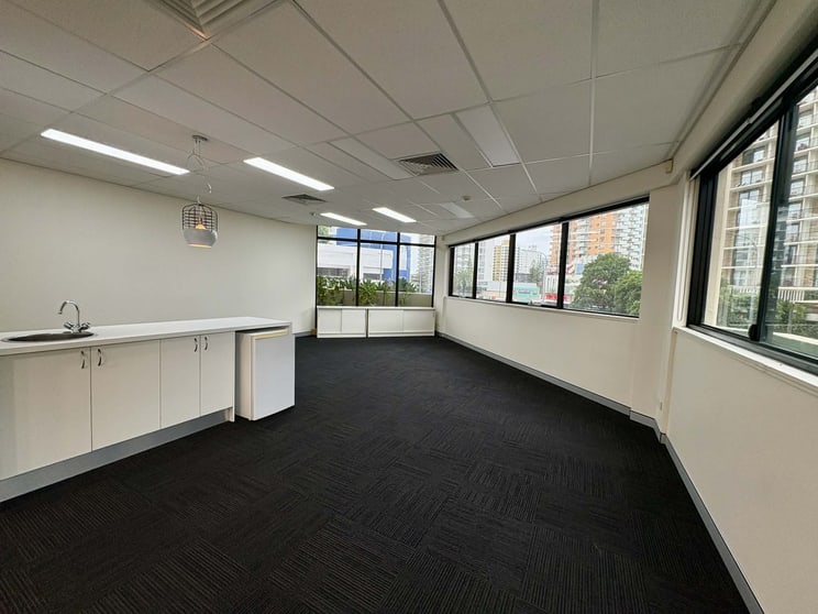 Click to view all images 17/3142 Surfers Paradise Boulevard Surfers Paradise QLD 4217 - Image 2