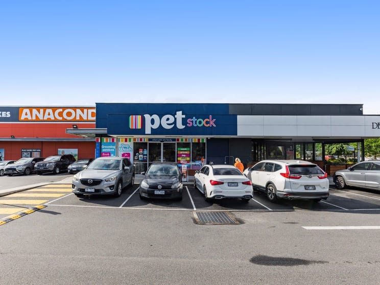 Click to view all images 313 Middleborough Road Box Hill South VIC 3128 - Image 2