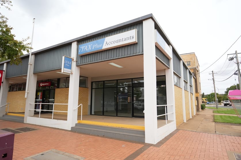 Click to view all images 245 Banna Avenue Griffith NSW 2680 - Image 2