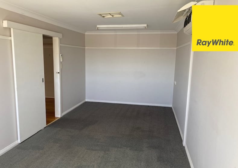 Click to view all images Suite 6 / 18 Sweaney Street Inverell NSW 2360 - Image 3