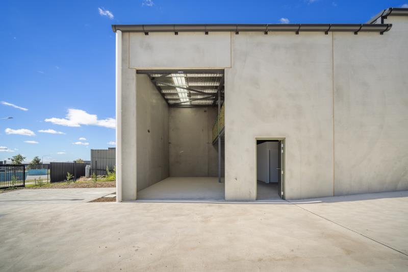 Click to view all images Unit 1/23 Paspaley street Hume ACT 2620 - Image 3