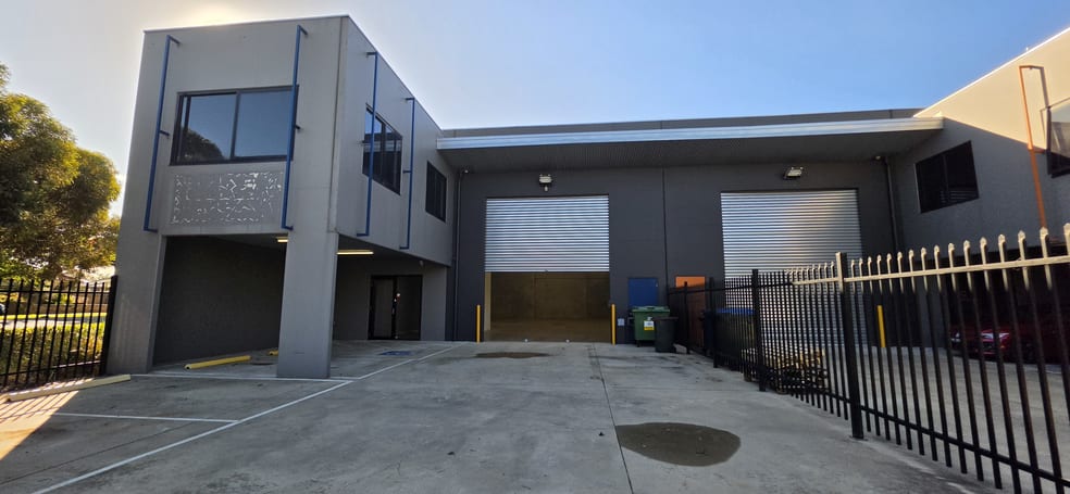 Click to view all images 92 Latitude Boulevard Thomastown VIC 3074 - Image 1