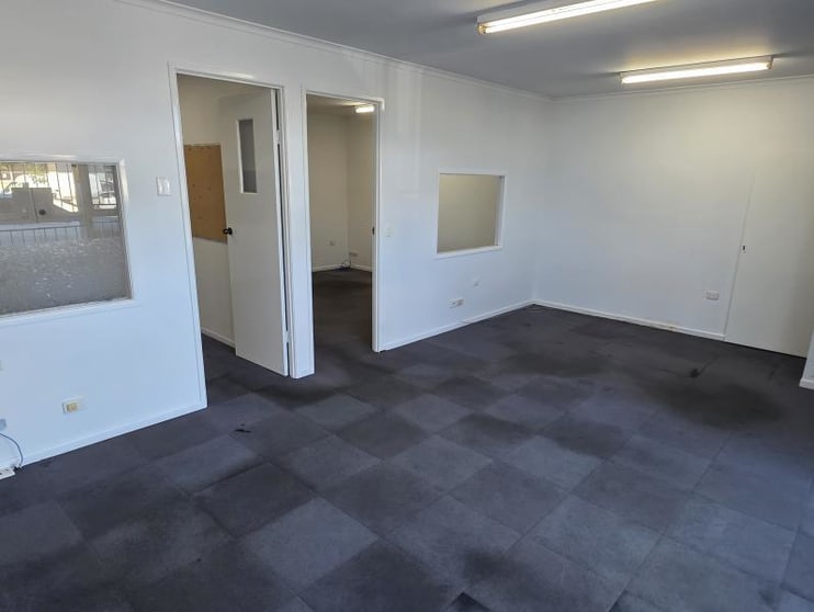 Click to view all images 4/8 Willingdon Street Archerfield QLD 4108 - Image 2