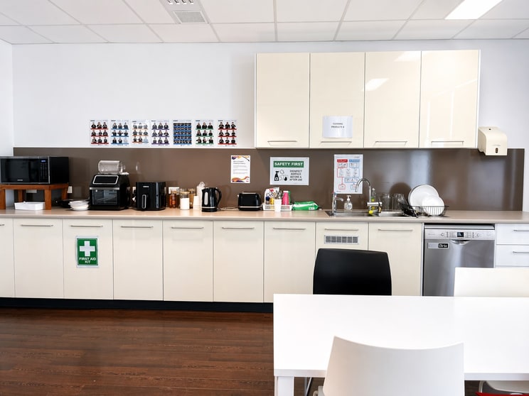 Click to view all images Tenancy 1/120-122 Spence Street Parramatta Park QLD 4870 - Image 3