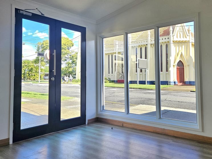 Click to view all images 2/204 Oxley Road Graceville QLD 4075 - Image 2