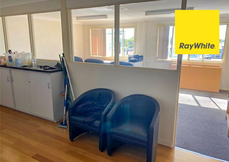 Click to view all images Suite 5 18 Sweaney Street Inverell NSW 2360 - Image 1
