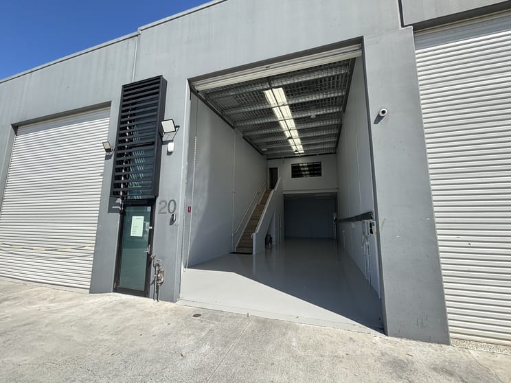 Click to view all images 20/8 Distribution Court Arundel QLD 4214 - Image 2