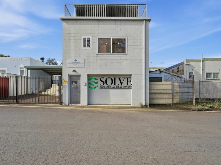 Click to view all images 1/12 Sydney Joseph Drive Seven Hills NSW 2147 - Image 3