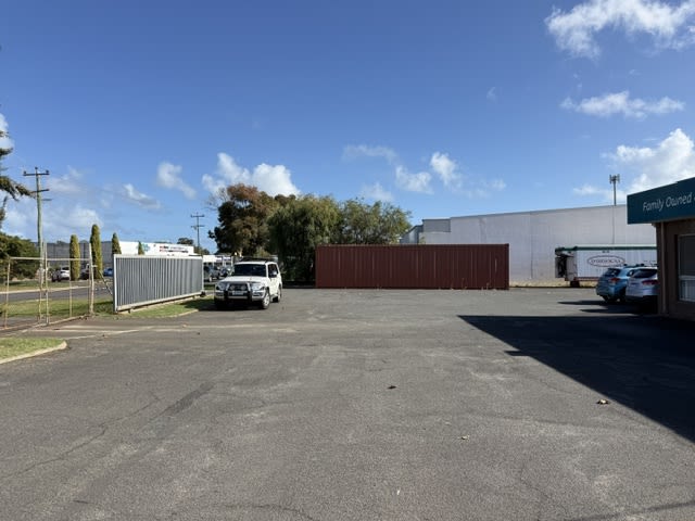 Click to view all images 10 McCombe Road Davenport WA 6230 - Image 2