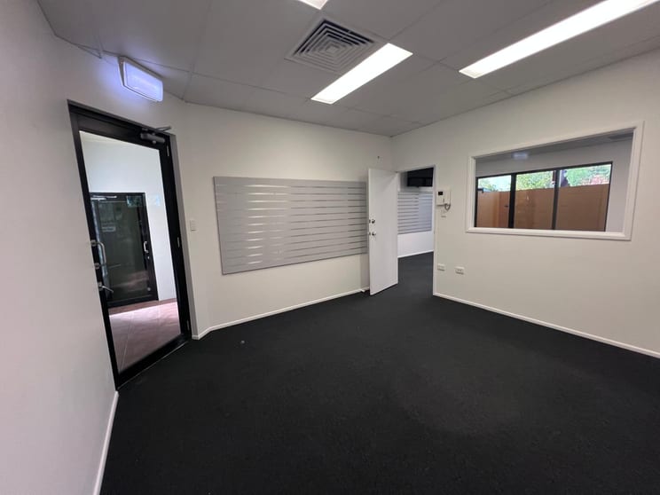 Click to view all images 3964 Pacific Highway Loganholme QLD 4129 - Image 3