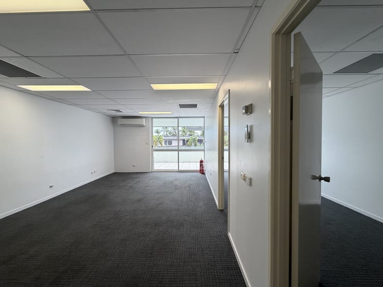 Click to view all images 5/384 Shute Harbour Road Airlie Beach QLD 4802 - Image 3