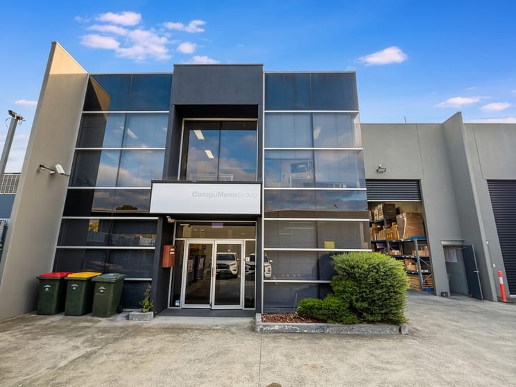 4/4/225 Ingles Street Port Melbourne VIC 3207 - Image 1