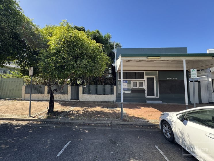 Click to view all images 17-19 Echlin Street West End QLD 4810 - Image 2