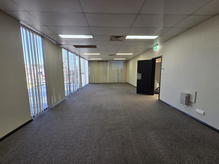 Click to view all images Unit 1/18 Enterprise Circuit Prestons NSW 2170 - Image 3