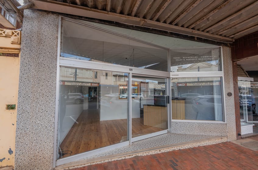 Click to view all images 131 Main Street West Wyalong NSW 2671 - Image 1