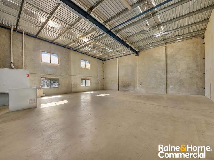 Click to view all images 1/21 Duntroon Street Brendale QLD 4500 - Image 3
