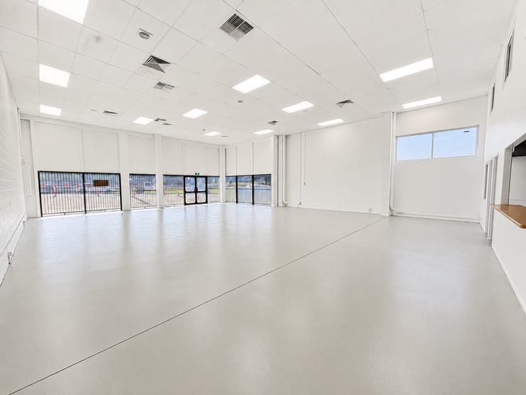 Click to view all images 3323 Logan Road Slacks Creek QLD 4127 - Image 3