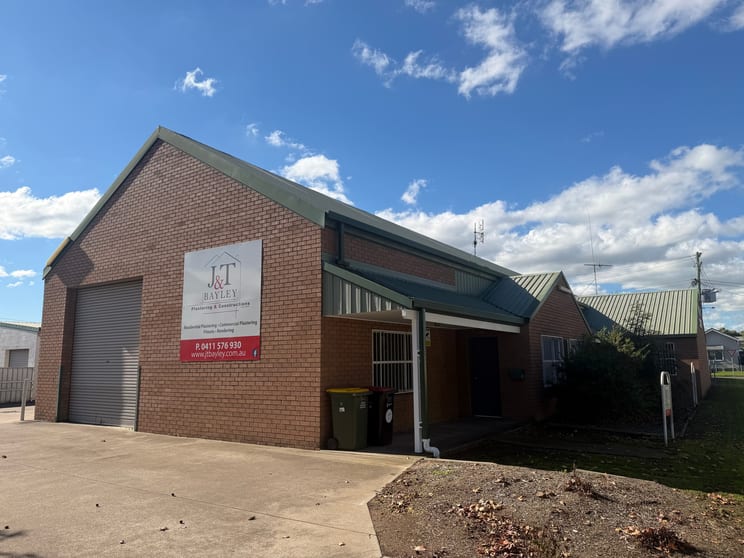 Click to view all images 1/4 Walter Street Singleton NSW 2330 - Image 3