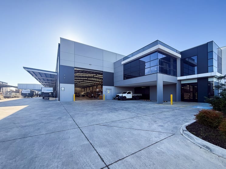 Click to view all images 4B Link Road Pakenham VIC 3810 - Image 3